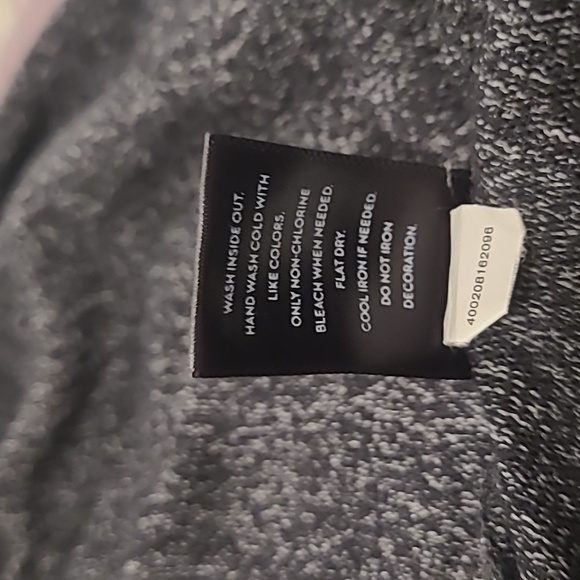 Simply Vera Vera Wang charcoal gray sweater with bell sleeves and pearl decal. - Picture 7 of 7